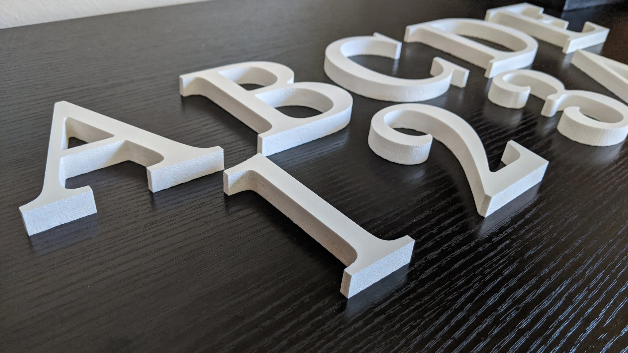 Миниатюрные объемные буквы: когда малое говорит громко